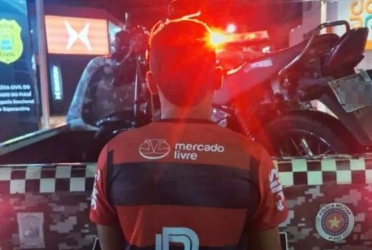 Durante abordagem polícia constatou que o indivíduo não possuía carteira de habilitação.