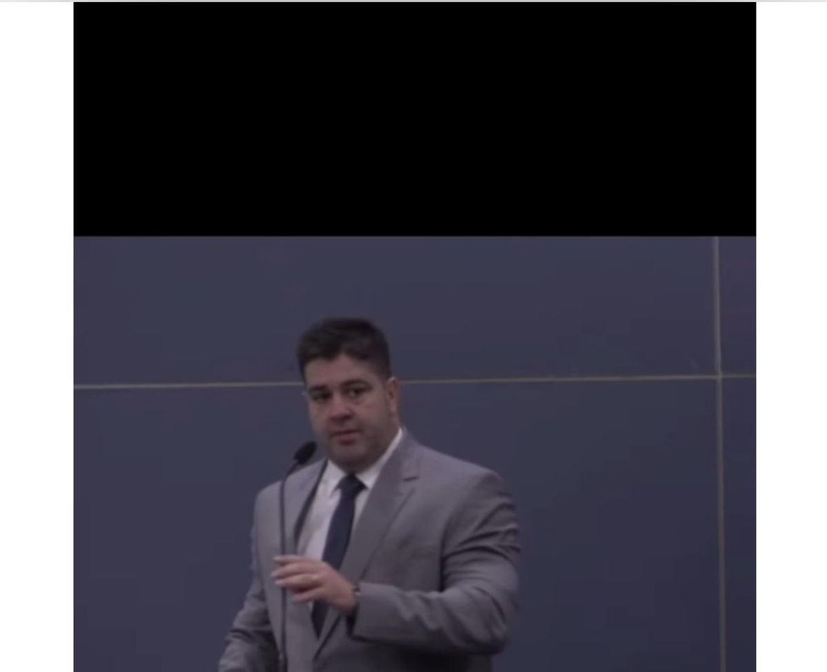 Foi fazer graça, luis André, o sem-graça,  levou um corte tramontina.