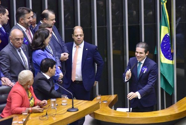 Hugo Motta (D) prometeu humildade na gestão à frente da Câmara