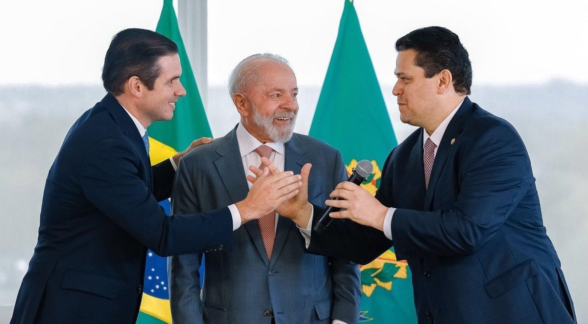 Hugo Motta, Lula e Davi Alcolumbre em reunião no Palácio do Planalto• Ricardo Stuckert / PR