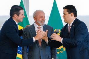 Hugo Motta, Lula e Davi Alcolumbre em reunião no Palácio do Planalto• Ricardo Stuckert / PR