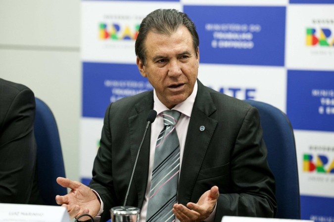 Marinho anuncia escalonamento do saque do FGTS por mês de aniversário ao divulgar dados do Caged.