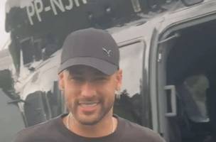 Neymar em chegada ao treino do Santos• Foto: Reprodução/Santos (Foto: • Foto: Reprodução/Santos)