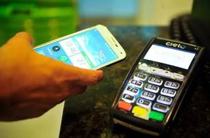 Os pagamentos poderão ser feitos apenas encostando o celular na maquininha. (Foto: Reprodução | Marcelo Casal Jr | Agência Brasil)