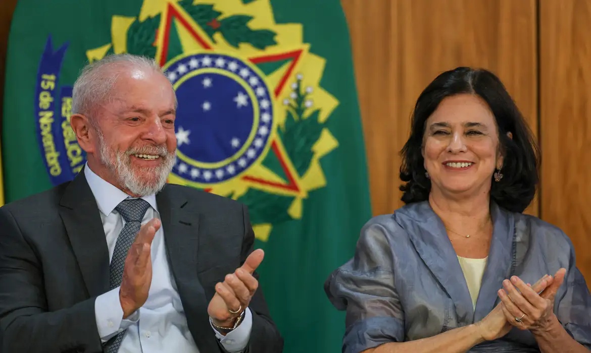 Presidente Lula e a ministra da Saúde, Nísia Trindade.