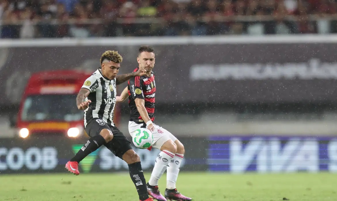 se enfrentam hoje mirando as semifinais do Carioca
