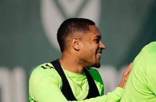 Vitor Roque está perto do Palmeiras (Foto: Divulgação / Real Betis)