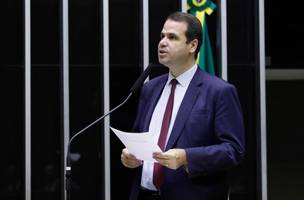 Aureo Ribeiro denuncia uso do sistema judicial por agressores para forçar contato com vítimas. (Foto: Reprodução | Vinicius Loures | Câmara dos Deputados)
