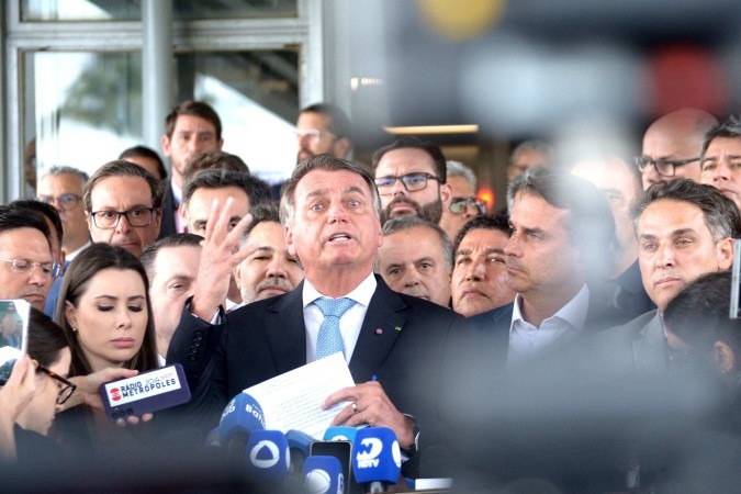 Bolsonaro chama quem acredita em plano de assassinato de "imbecil" ou "canalha"
