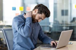 Dor no trabalho (Foto: Istock)