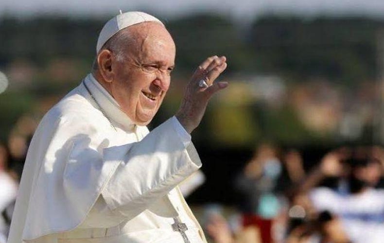 e está repousando, informa Vatican