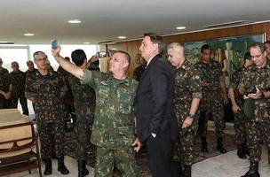 Encontro do presidente Jair Bolsonaro com Oficiais do curso de Política Estratégia e Alta Administração do Exército (Foto: Marcos Corrêa/PR)