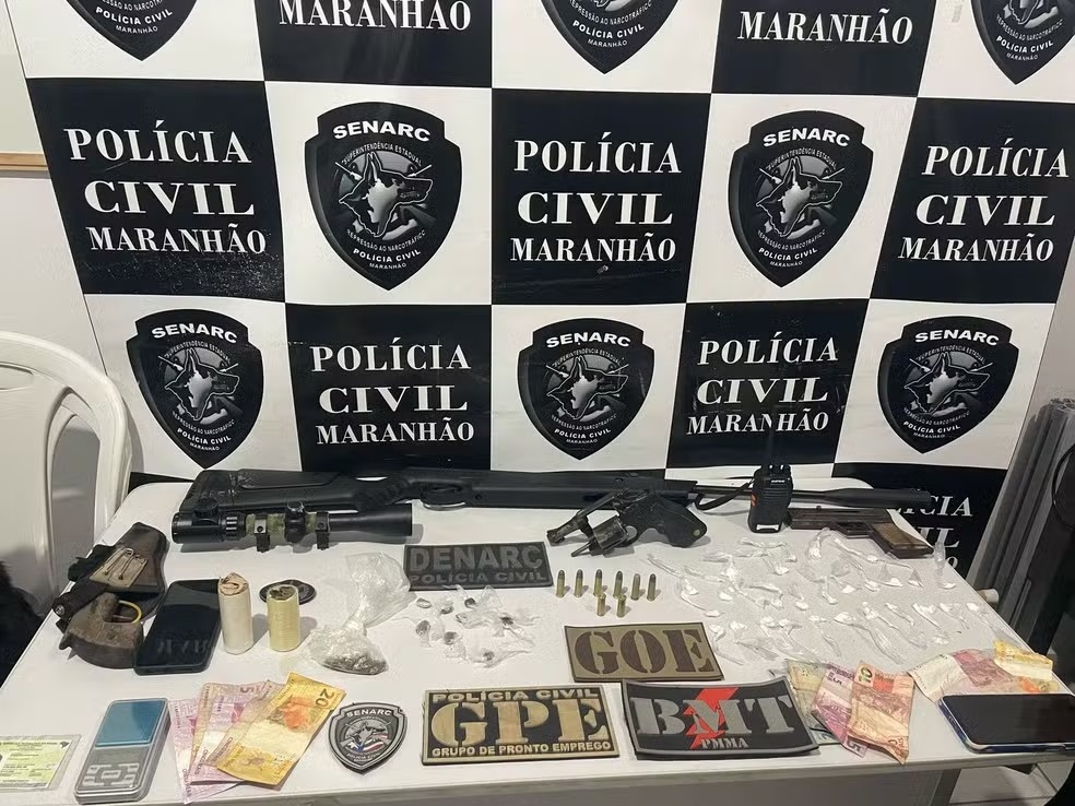 Itens apreendidos durante a operação da Polícia Civil.