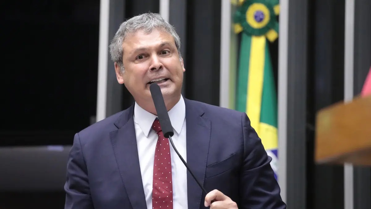 Lindbergh Farias diz que projeto de lei sobre anistia aos envolvidos no ato 8 de janeiro não será aprovado na Câmara