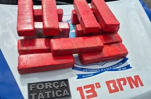 Material ilícito apreendido durante a abordagem dos policiais (Foto: Divulgação/Polícia Militar)