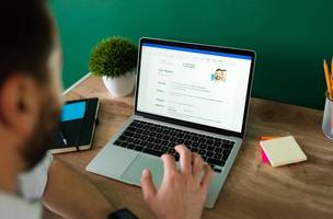 Metade dos brasileiros já perdeu trabalho por falta de habilidades digitais (Foto: istock)