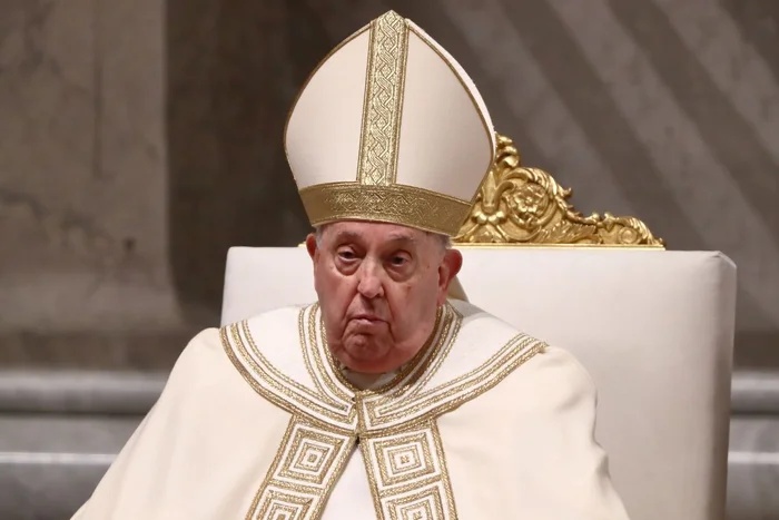 Papa Francisco segue internado para tratar de uma pneumonia bilateral