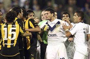 Peñarol e Vélez, que se enfrentaram em 2011, estão no mesmo grupo da Libertadores• Gabriel Piko/LatinContent via Getty Images (Foto: • Gabriel Piko/LatinContent via Getty Images)