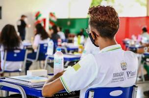 Professores e alunos da rede de ensino estadual (Foto: Reprodução/Governo do Piauí)