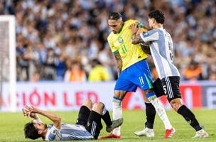 Raphinha durante Argentina x Brasil pelas eliminatórias (Foto: Abner Dourado/Pera Photo Press/Gazeta Press)