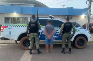 A prisão ocorreu na residência do suspeito (Foto: Divulgação/Polícia Militar)