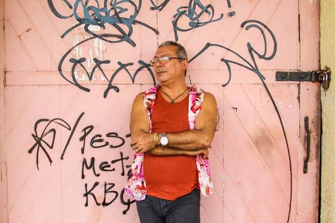 Ato humanitário: Moises chaves fa show para Beto Pirilampo.