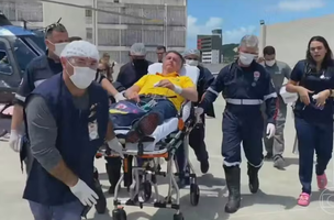 Bolsonaro havia sido hospitalizado ao sentir fortes dores abdominais. (Foto: Reprodução | Jornal Nacional)