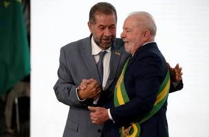Carlos Lupi e Lula (Foto: Fátima Meira/Estadão Conteúdo)