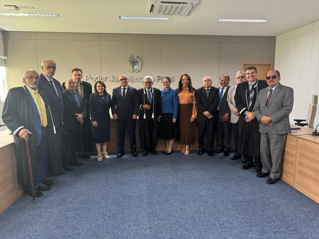 celebra carreira do desembargador Antonio Soares em solenidade de despedida