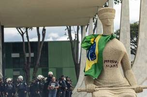 condena Débora, mulher que pichou estátua a 14 anos de prisão (Foto: STF)