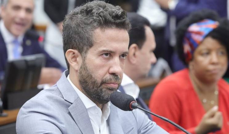 Surpresa aguarda Flávio no debate da Globo, diz Janones