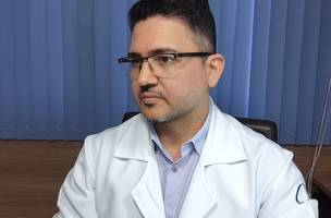Dr. Marcelo Adriano, neurologista da Fundação Municipal de Saúde (FMS) (Foto: Reprodução)
