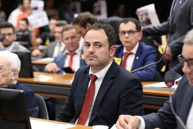 Durante sessões do Conselho de Ética, Glauber alega que relatório está comprometido.