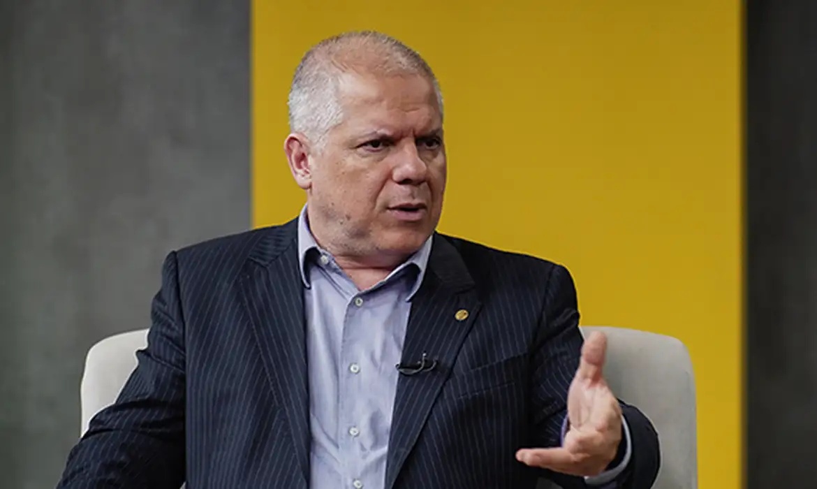 é exonerado após suspeita de fraudes