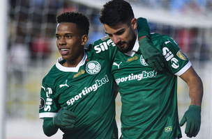Estevão e Flaco comemorando gol do Palmeiras contra Bolívar. (Foto: Reprodução/X @LibertadoresBR)