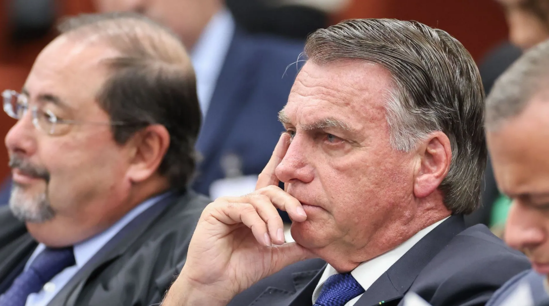 . Ex-presidente Jair Bolsonaro é julgado no STF por denúncias da PGR em seu primeiro dia de audiência.