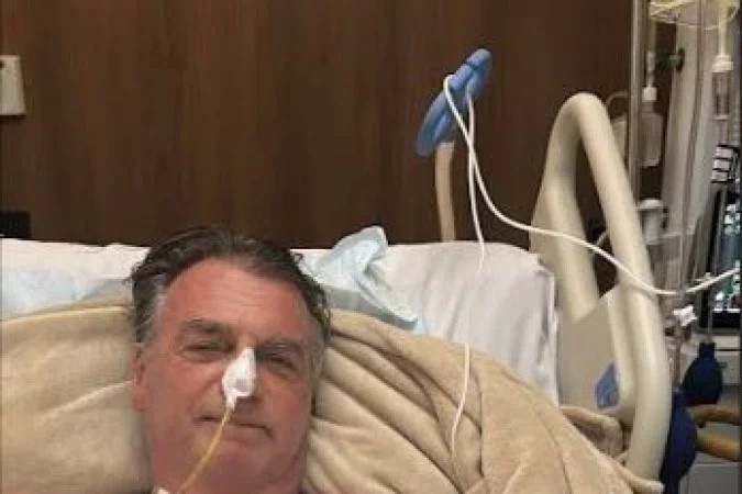 Ex-presidente Jair Bolsonaro segue internado no Hospital DF Star, em Brasília.