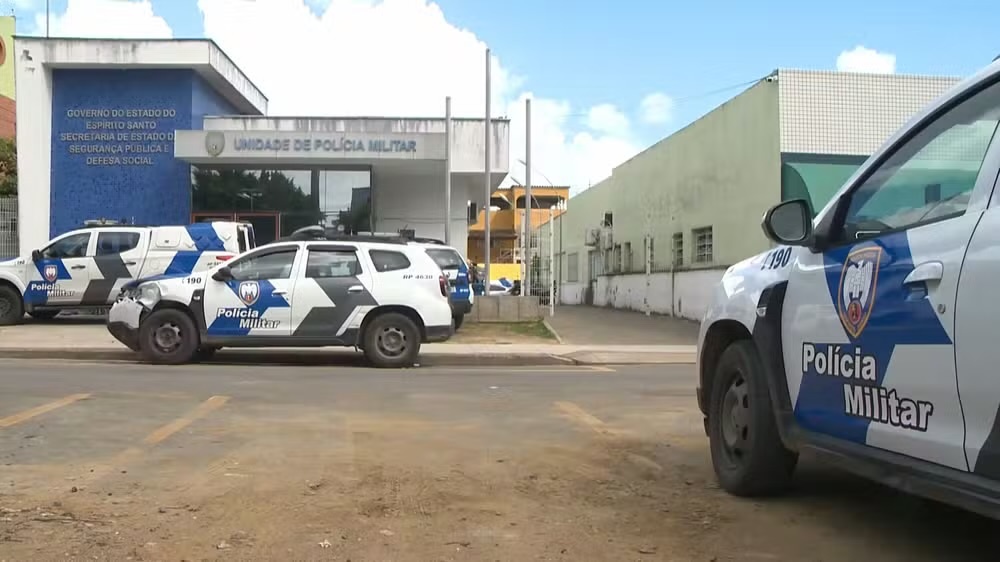 Família levou o bebê para o destacamento da PM, próximo ao bairro em Cariacica, Espírito Santo