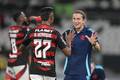 Técnico do Flamengo sai em defesa de Bruno Henrique após indiciamento da PF