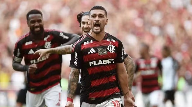 Flamengo comemora vitória sobre o Corinthians