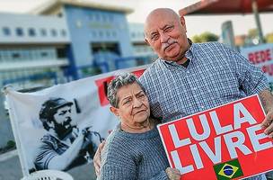 Frei Chico e Maria Baixinha, irmãos do presidente Lula, em visita ao petista durante o período em que esteve preso em Curitiba (Foto: Reprodução/Ricardo Stuckert)