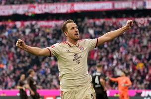 Harry Kane comemora um gol pelo Bayern de Munique. (Foto: S. Mellar/FC Bayern via Getty Images)