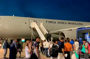 Imagens da FAB registram chegada de deportados dos EUA em Fortaleza, Ceará. (Foto: Reprodução | Força Aérea Brasileira)