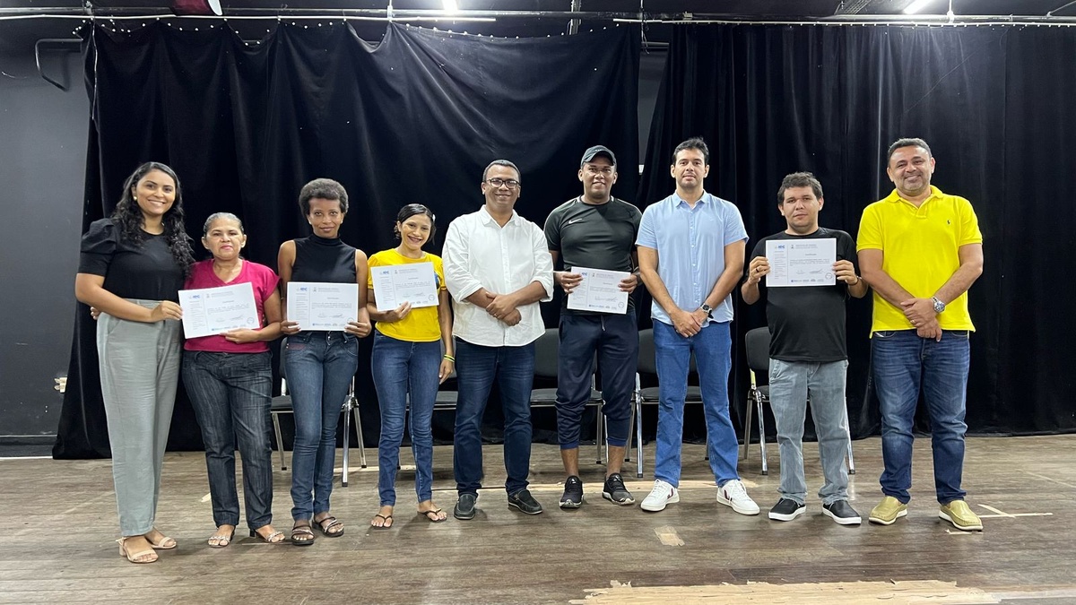 Jovens participam do programa “Meu Emprego, Meu Negócio”.