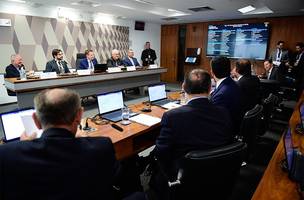 Juízes, promotores e policiais teriam de se afastar quatro anos antes de concorrer a cargos. (Foto: Saulo Cruz/Agência Senado)
