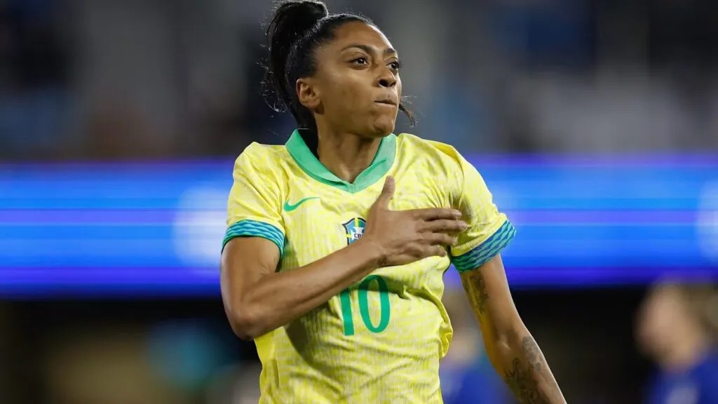 Kerolin comemora gol contra os Estados Unidos
