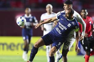 Lance de São Paulo x Alianza Lima pela Libertadores• Alexandre Schneider/Getty Images (Foto: • Alexandre Schneider/Getty Images)