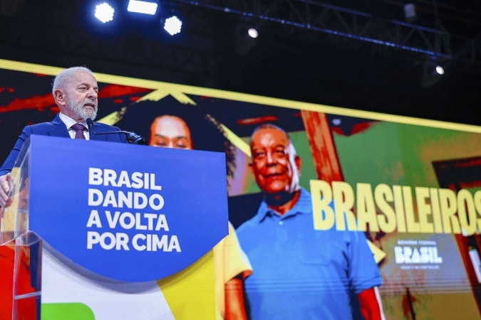 Lula destaca avanços sociais durante cerimônia "O Brasil dando a volta por cima".