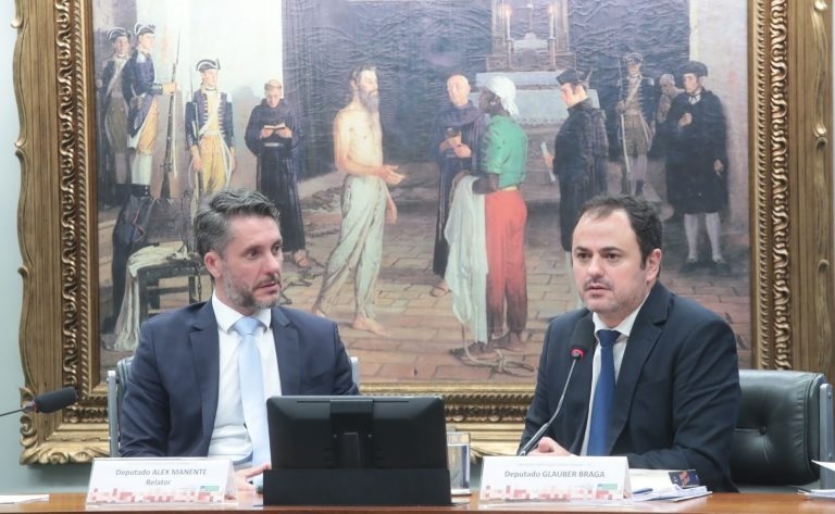 Manente (E) rejeitou os argumentos apresentados por Braga (D)