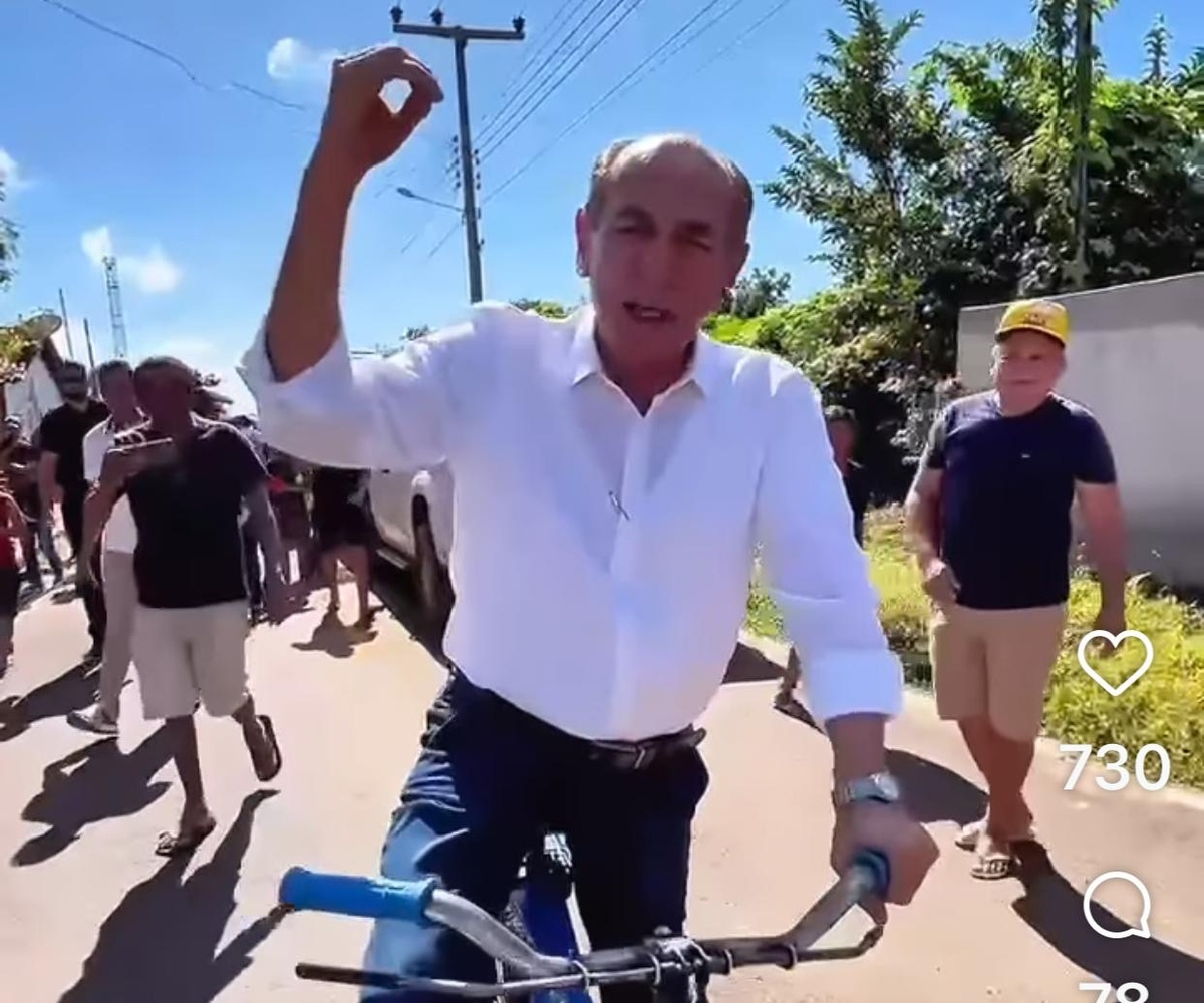 Marcelo Castro anunciando dinheiro de emenda para asfaltar ruas em Sigefredo Pacheco